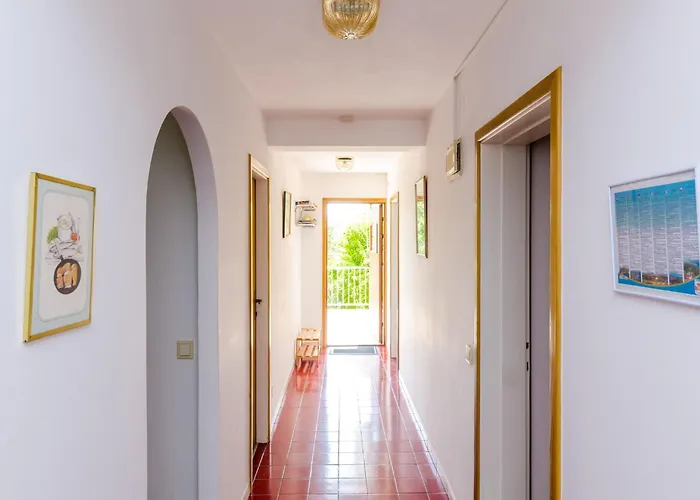 Bind - Basic Double With Patio And Garden View R3