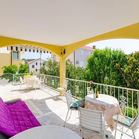 Bind - Basic Double With Patio And Garden View R3 *